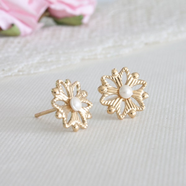 Small stud earrings, Dainty stud earrings, Tiny stud earrings, Gold stud earrings, Gold small stud earrings