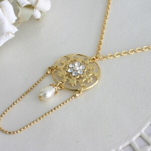 Crystal wedding necklace, Bridal necklace with crystals, Delicate wedding pendant for a romantic wedding