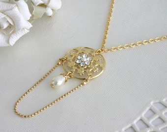 Crystal wedding necklace, Bridal necklace with crystals, Delicate wedding pendant for a romantic wedding