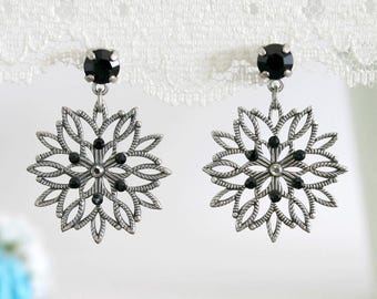 Silver snowflakes earrings, Christmas snowflake jewelry, Dangle snowflake earrings, Winter jewelry