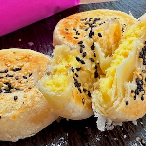 15 Pieces (45g Each) Traditional Cantonese Mung Bean Pastries  Handmade Chinese Green Bean Cakes Sweet & Savory Snack