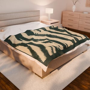 Cozy Velveteen Plush Blanket, Soft Throw Blanket, Warm Fleece Bedding, Comfy Winter Blanket, Snuggle Microfiber Bed Cover
