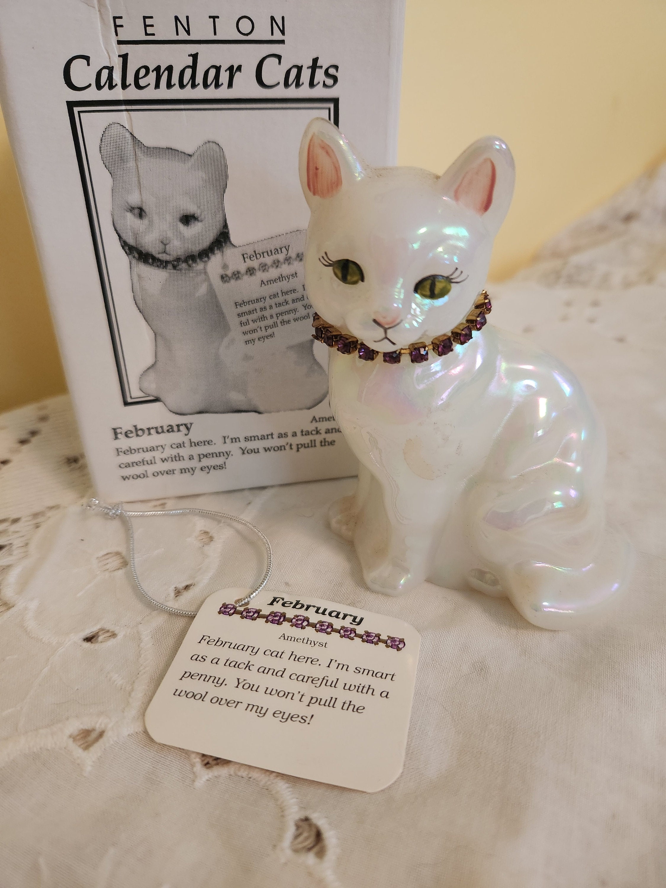 好評 FENTON Calendar Cats October ガラス 猫 置物 置物