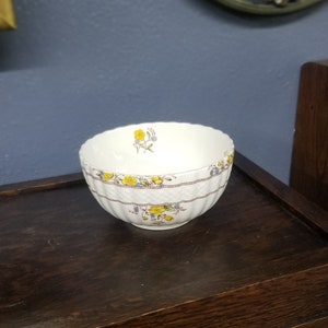 Spode Buttercup Cranberry Bowl