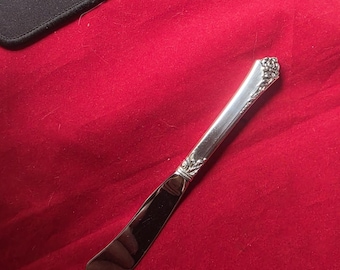 Cuchillo para mantequilla Lunt Silver Co. Garnet Rose