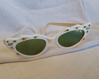 Plastic white 50's cats eye sunglasses with rhinestones , Green lenses