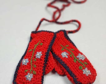 Vintage Child&#39;s Handmade Swedish style RED Mittens. Forget me not flowers. Scandinavian style