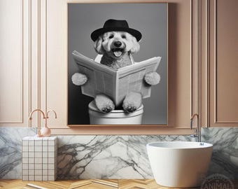 Puede incluir: Una foto en blanco y negro de un perro con un sombrero sentado en un inodoro, leyendo un periódico.