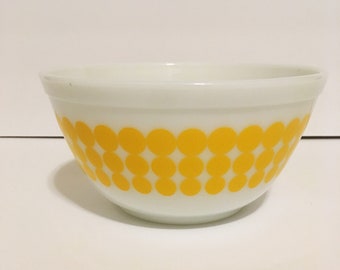 Vintage Pyrex Yellow Dots Mixing Bowl  -  402