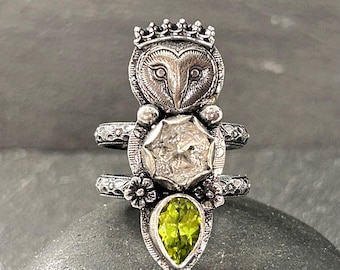 Owl Queen Ring, Sterling Silver Owl Ring, Peridot & Crackled Quartz