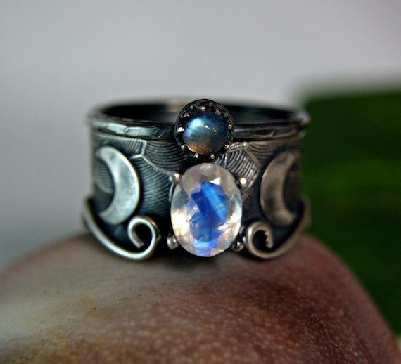 Faceted Oval Labradorite Wide Band Ring Faceted Oval Labradorite Wide Band Ring