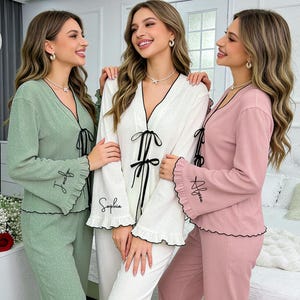 Custom Bridesmaid Pajama Set,Persoanlized Pajamas Set with Name,Long Pant Long Sleeve, Bridesmaid PJS,Bridal Party Gift,Bridesmaid Gifts