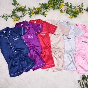 Pijamas personalizados para daminha de honra, conjunto de pijamas infantis personalizados, pijamas combinando para madrinhas, pijamas de cetim para crianças, festa de casamento, presente de casamento