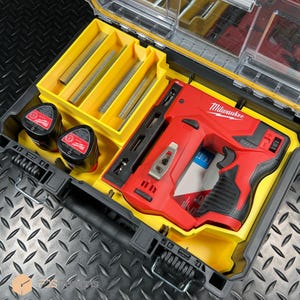 Insert DeWalt Tough System 2.0 pour agrafeuse pour couronne Milwaukee M12 (2447-20).  **INSÉRER UNIQUEMENT**