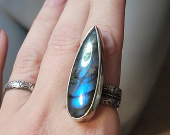 Cat's Claw -- Sterling Silver Ring with Thick Band and Huge Labradorite Focal