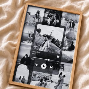 Può includere: Una cornice rettangolare in legno contenente un collage di fotografie in bianco e nero che ritraggono coppie in vari contesti. Un'interfaccia semitrasparente di un lettore musicale mostra il testo Song Title, Artist, una barra di avanzamento.