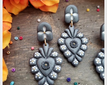 Valentina - Barro Daisy Charcoal Stud Earrings, Black Heart, Mexican, Polymer Clay, Frida Kahlo, White Flower, Sacred Heart, Flaming Hearts