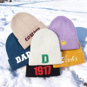 Bonnets tricotés brodés personnalisés, votre texte, logo, bonnets d'hiver personnalisés, cadeaux pour les nouvelles mamans et les papas, cadeaux de vacances, cadeaux de Noël