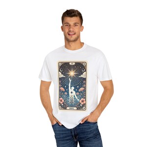 Camiseta unisex "La Esperanza de la Carta del Tarot", diseño de una estrella brillando en el cielo, símbolo de energía positiva y fuerza interior, para hombre y mujer.