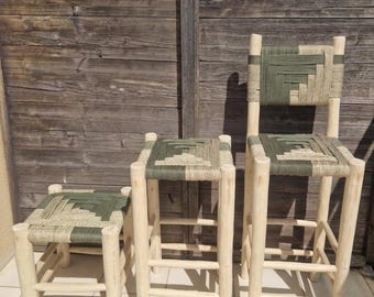Taburete de bar marroquí artesanal con respaldo – Tejido de palma y paja natural – Asiento decorativo bohemio hecho a mano en madera natural
