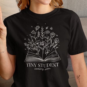 Tiny Student Pregnancy Announcement Shirt - Cute Baby Announcement for Teachers, Floral & Book Design Maternity Tee
