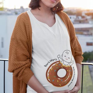 Koszulka Don't Worry Baby's Coming Soon, zabawna koszulka z ogłoszeniem o ciąży, koszulka z informacją o ciąży, prezent na baby shower, słodka koszulka dla przyszłej mamy
