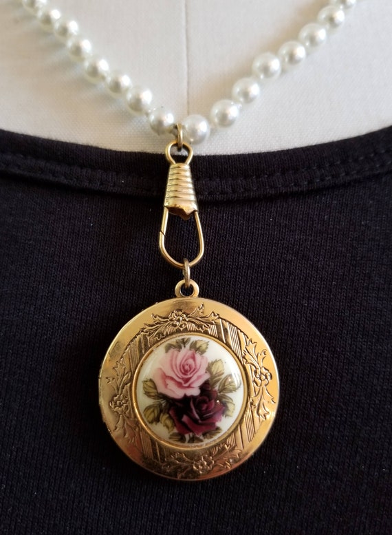 Vintage 1928 Locket on Faux Pearl 