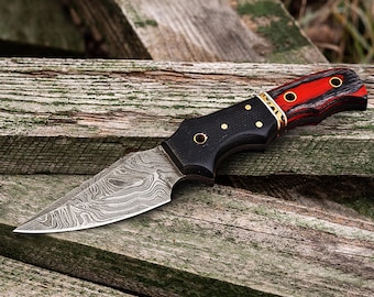 Cuchillo de bushcraft de acero de Damasco forjado a mano / Cuchillo utilitario para exteriores con funda de cuero / Regalo para hombres