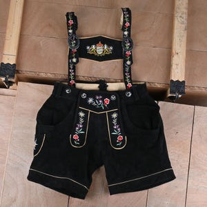Women's Oktoberfest Costume Suede Leather Lederhosen Shorts Bavarian Outfit with Floral Embroidery Adjustable Suspender German Party Costume
