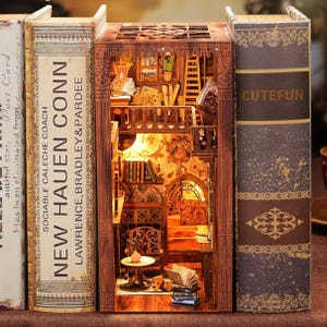 Kit de rincón de lectura de la Librería Eternal: Diorama de biblioteca en miniatura DIY, rompecabezas de madera 3D para estanterías, decoración temática para adultos y adolescentes