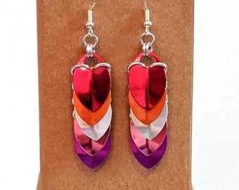 Ohrringe - Lesbian Pride Cascading Scales - Eloxierte Aluminium Chainmaille