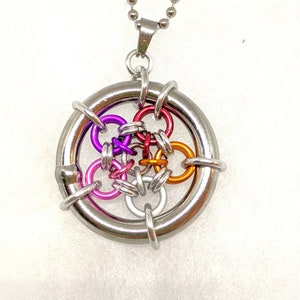 Wisiorek: Lesbian Pride Japanese 12 w 2 - Kolczuga z anodowanego aluminium