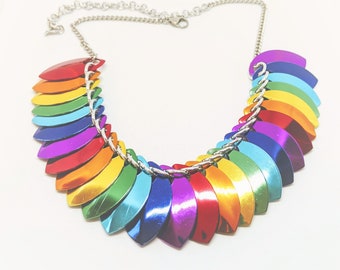 Collana: Scale Statement Bib - La tua scelta di colori - Chainmaille in alluminio anodizzato
