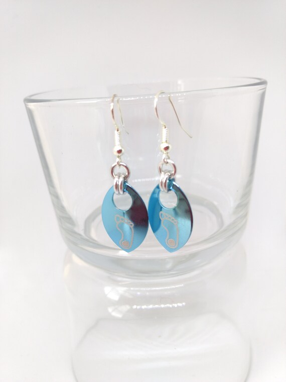 Earrings: Tarheel Single Scale - Anodized Aluminum Chainmaille