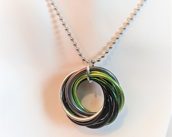 Ciondolo: Aromantic (Aro) Pride Fidget - Chainmaille in alluminio anodizzato