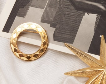 Gold Circle Geometric Pin