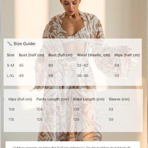 Puede incluir: Conjunto de mujer con bata y vestido a juego con estampado beige y marr&oacute;n. La imagen incluye una gu&iacute;a de tallas con medidas en cent&iacute;metros para el busto, la cintura, las caderas, la longitud del pantal&oacute;n, la bata y la manga. La tela es lino.