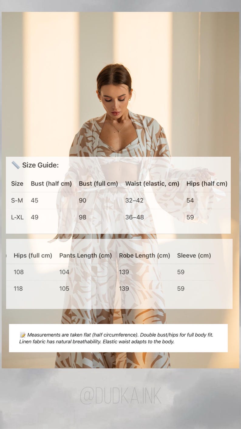 Puede incluir: Conjunto de mujer con bata y vestido a juego con estampado beige y marr&oacute;n. La imagen incluye una gu&iacute;a de tallas con medidas en cent&iacute;metros para el busto, la cintura, las caderas, la longitud del pantal&oacute;n, la bata y la manga. La tela es lino.