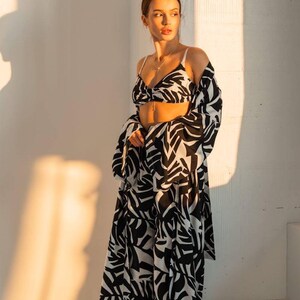 Conjunto de lino de 3 piezas: bata kimono, pantalones de pierna ancha y top corto | Ropa de resort para mujer, atuendo bohemio para vacaciones | beige, azul, preparación para la boda imagen 11