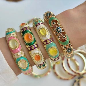 Boho Emaille Armreif Armband | Bunte Vintage Style Schmuck | Handgefertigtes Boho Armband in Gold