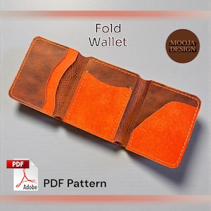 Puede incluir: Cartera de cuero tríptica abierta, con exterior marrón e interiores naranjas. La cartera está cosida con hilo en contraste. El texto "Fold Wallet" está en la parte superior y "PDF Pattern" en la inferior.