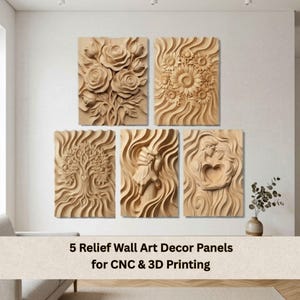 Può includere: Cinque pannelli d'arte da parete a rilievo con disegni floreali e figurativi. I pannelli sono in legno chiaro e presentano rose intagliate, girasoli, un albero, una mano e una coppia che si abbraccia. Il testo sull'immagine recita "5 Relief Wall Art Decor Panels for CNC & 3D Printing."