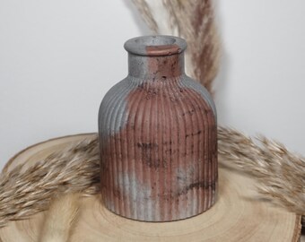 Minimalist concrete vase for pampas grass/dried flowers, ribbed