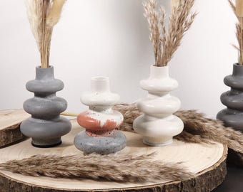 Minimalist concrete vase for pampas grass/dried flowers