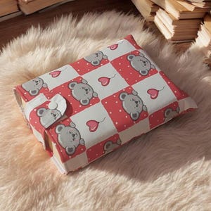 Pochette pour la Saint-Valentin en forme d'ours et de coeur, joli cartable rouge et blanc pour voyager, couverture de livre personnalisée avec bouton-pression, veste matelassée