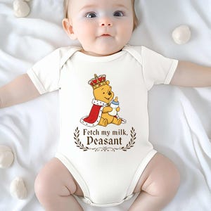 Baby Kubuś Puchatek Onesie®, Fetch My Milk Peasant Onesie®, Zabawny strój dla niemowląt, Uroczy prezent dla noworodka, Prezent na Baby Shower Disneya, Królewskie body niemowlęce