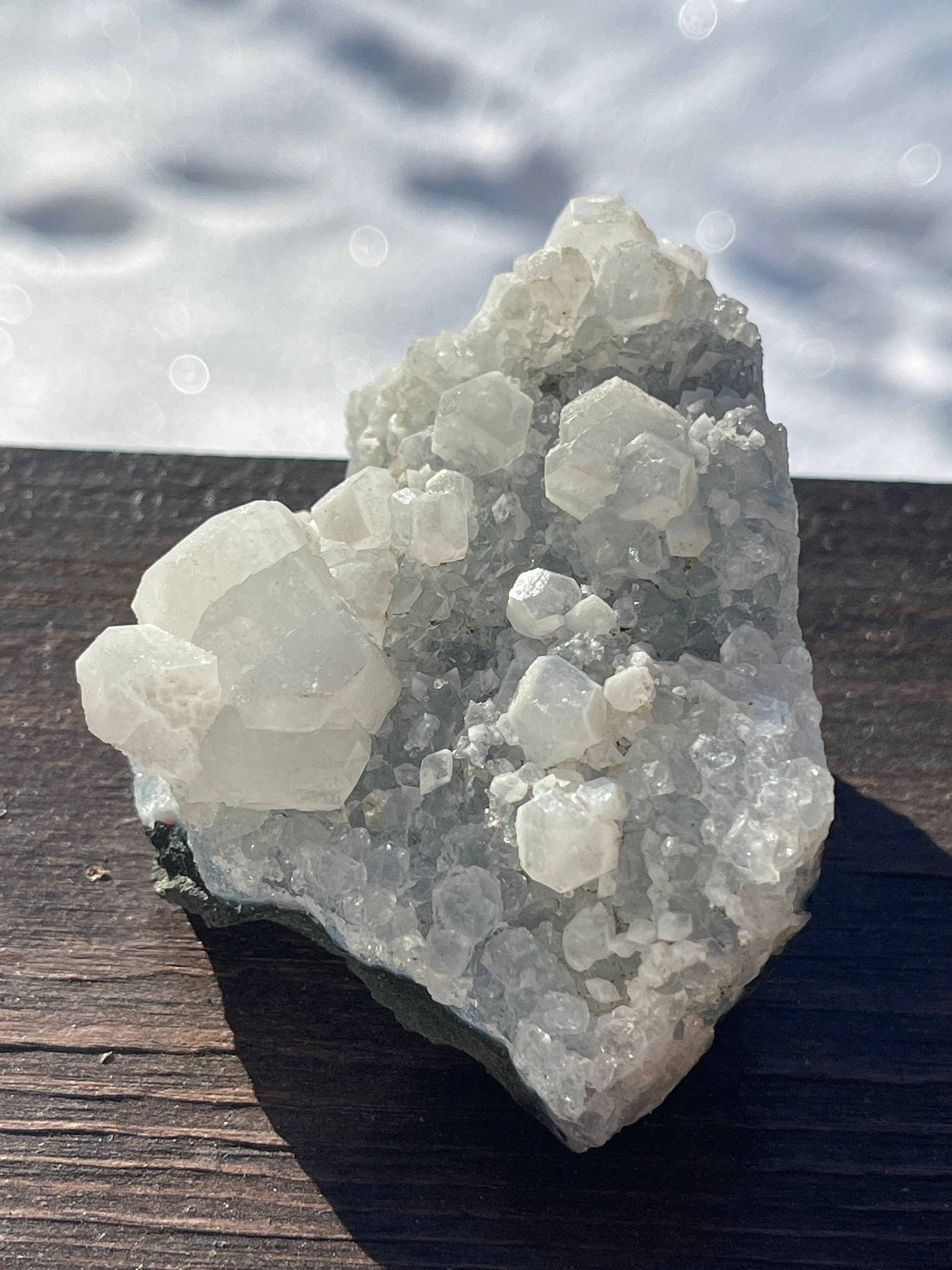 Spécimen Minéral – Apophyllite, Quartz Et Okénite – Inde – 420g – 12x8 Cm