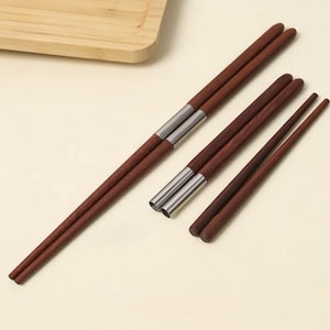 手作りの携帯用折りたたみ式箸とスプーンセット（鉄ケース入り）