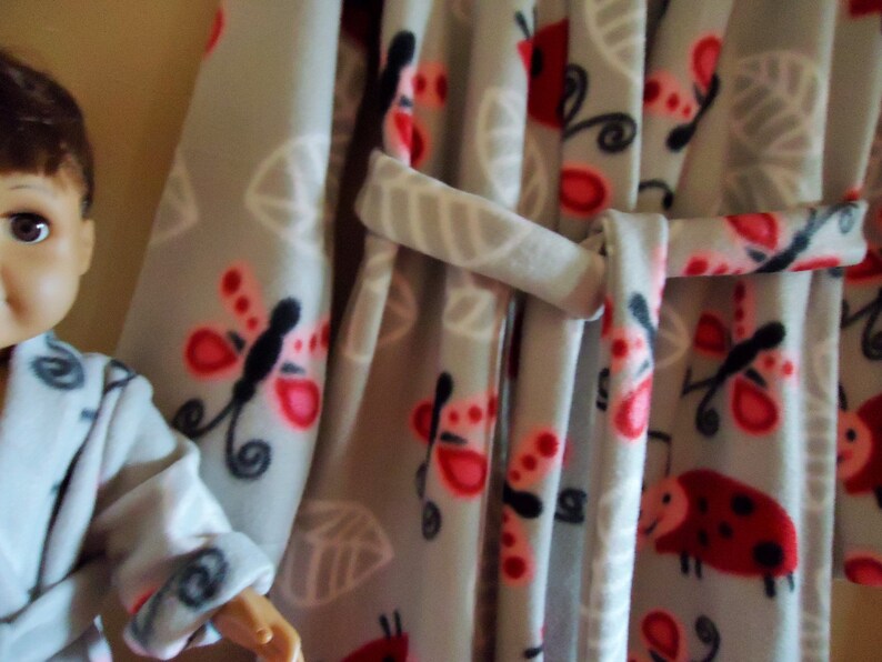 Girl size 6 Ladybugs fleece bathrobe and matching robe for 18 doll