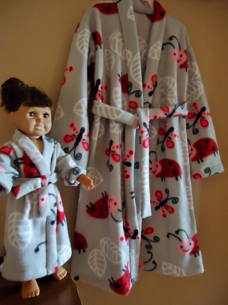 Girl size 6 Ladybugs fleece bathrobe and matching robe for 18 doll